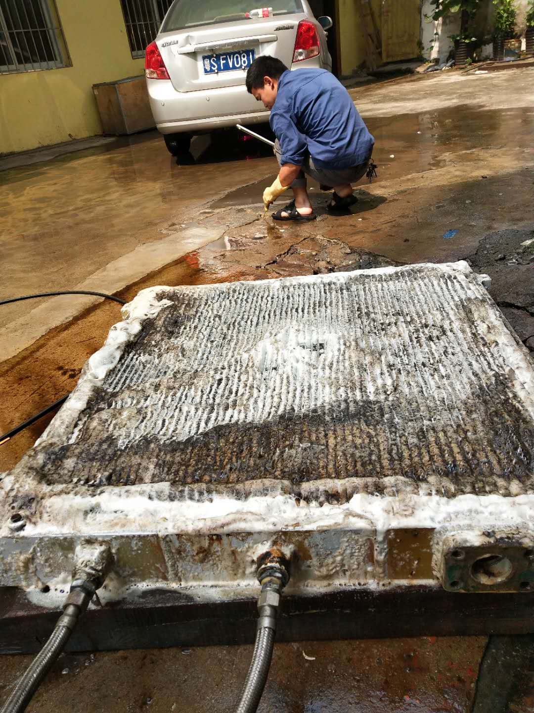 空壓機(jī)清洗不干膠會(huì)怎樣？