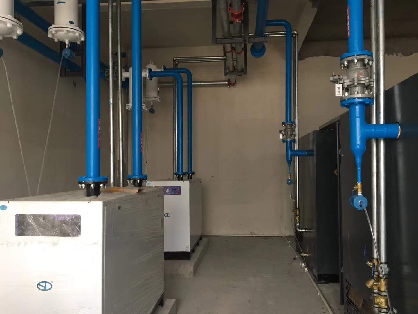 為什么生產(chǎn)使用的壓縮空氣總是有水存在?