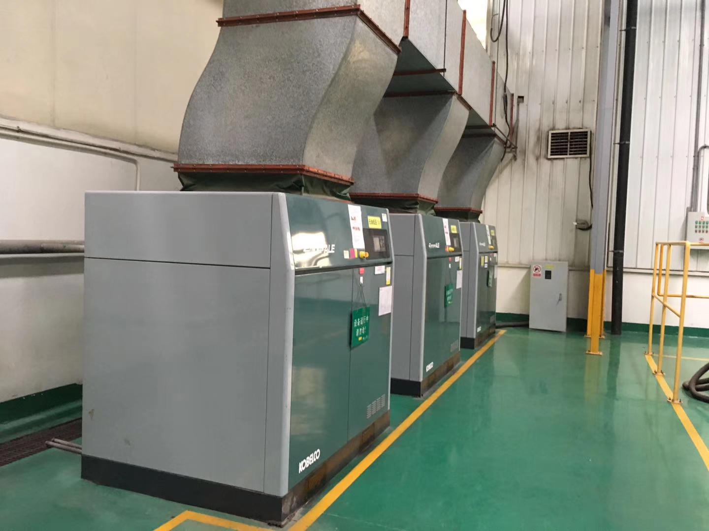 從哪里看空壓機排氣量？